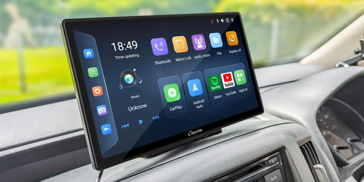 Lector y pantalla de coches